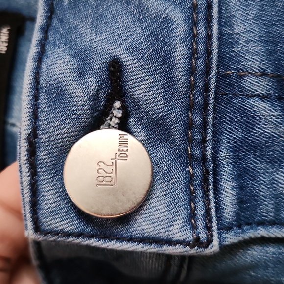 1822 Denim Crop Jeans - Picture 5 of 7